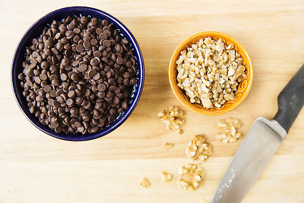 포토 JPG 해외이미지 음식 재료 건강 사탕 요리 사람없음 갈색 초콜릿 어둠 우유 견과류 사발 칼 달콤 굽기 유기농 날것 호두 코코아 충동구매 개조 해외202004 해외포토 웰빙 음료 컬러 디저트 유제품 쇼핑 사기그릇 맛 구이 과소비 파일형식 이미지허브