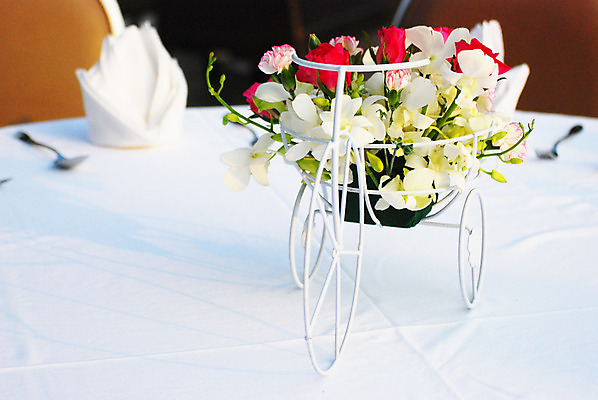 포토 JPG 해외이미지 식물 디자인 꽃 꽃다발 가구 과일 창문 자연 유리 탁자 새로움 주택 프레임 실내 건강 사랑 사람없음 내부 목재 장식 빛 컬러풀 갈색 노란색 주방 꽃병 검은색 봄 방 튤립 벚꽃 흰색 우아함 다발 배열 묘사 그림 내추럴 고립 스타일 해외202004 해외포토 나무 계절 감정 컬러 생활용품 컨셉 재료 재질 건물 생태계 파일형식 이미지허브