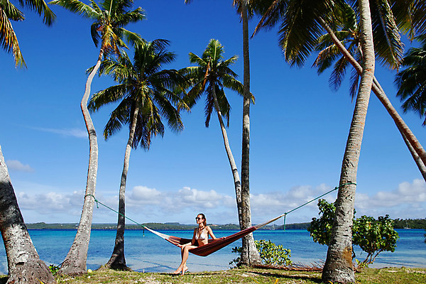 포토 JPG 해외이미지 나무 여자 행복 모래 바다 섬 여행 컨셉 하늘 휴가 손바닥 한명 미소 앉기 물 여름 파란색 비키니 여행객 맑음 흰색 휴양지 태평양 해먹 남쪽 파라다이스 해외202004 해외포토 자연요소 식물 1 손 계절 수영복 감정 컬러 모션 날씨 표정 사람 장소 침대 방향 파일형식 이미지허브