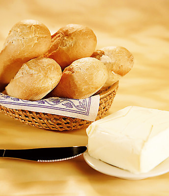 포토 JPG 해외이미지 음식 빵 2 탁자 따뜻함 덴마크 사람없음 아웃포커스 노란색 쌓기 바구니 식사 저녁식사 빵집 껍질 신선 뜨거움 칼 아침식사 은색 바게트 쌍둥이 묘사 냅킨 퍼프 롤 지휘봉 버터 덩어리 프랑스어 점심식사 부스러기 제빵사 해외202004 해외포토 직업 문자 컬러 가구 가족 모션 촬영기법 북유럽 상점 파일형식 이미지허브