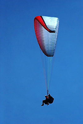 포토 JPG 해외이미지 남자 스포츠 포즈 2 교통시설 하늘 바람 날씨 양말 비행기 경고 사람 풍경 사람없음 야외 빨간색 우주 자유 흰색 비행 깃발 공항 지시 위험 방향 가득함 측정 사인 속도 흥분 신호 낙하산 봉 원뿔 글라이더 착륙 해외202004 해외포토 자연요소 도형 감정 컬러 교통 컨셉 항공교통 모션 대중교통 시설 파일형식 이미지허브