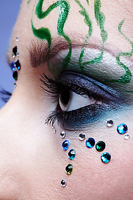 포토 JPG 해외이미지 백인 응시 유럽 얼굴 신체 부분 한명 초록색 파란색 닫기 눈썹 피부 반죽 해외202004 해외포토 서양인 1 시선 나라 컬러 모션 사람 신체부위 파일형식 이미지허브