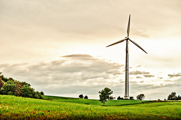 포토 JPG 해외이미지 구름 계절 산업 밭 날개 자연 하늘 바람 풍경 사람없음 야외 가로 초록색 여름 글로벌 농장 환경 힘 황혼 일몰 봄 발전기 에너지 오스트리아 보호 오브젝트 프로펠러 연료 세대 방앗간 해외202004 해외포토 자연요소 유럽 컬러 컨셉 농업 날씨 노을 발전소 생태계 파일형식 이미지허브