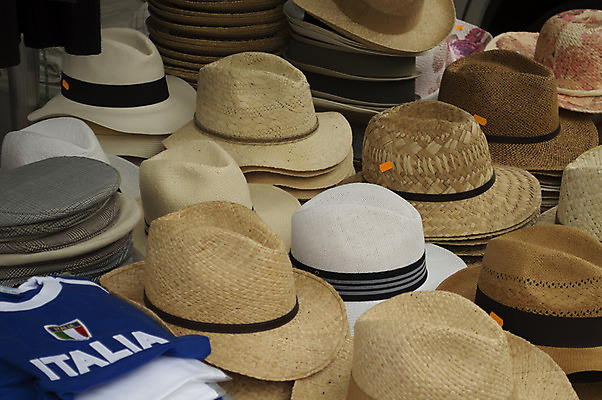 포토 JPG 해외이미지 전통 디자인 옷 남자 리본 문화 백그라운드 패턴 장신구 서기 사람없음 야외 컬러풀 갈색 머리 유행 세일 쌓기 상점 검은색 이탈리아 수확 흰색 악단 시장 클래식 우아함 배열 오브젝트 복고 밀짚 옛날 캡모자 많음 해외202004 해외포토 모자_잡화 유럽 음악 컬러 컨셉 무늬 농업 모션 사람 신체부위 짚 파일형식 이미지허브