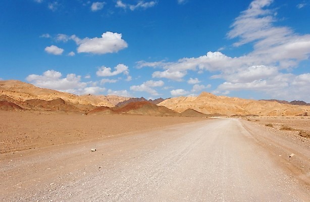 포토 JPG 해외이미지 구름 공원 도로 모래 오렌지 중동 자국 자연 하늘 산 파노라마 풍경 사람없음 야외 여름 파란색 컬러풀 노란색 여행객 환경 하이킹 사막 흰색 시골 모래언덕 언덕 암초 사암 슬로프 선로 이스라엘 수평선 해외202004 해외포토 자연요소 계절 공공시설 나라 길 컬러 과일 교통시설 레저 스키장 촬영기법 사람 돌_바위 생태계 서아시아 파일형식 이미지허브