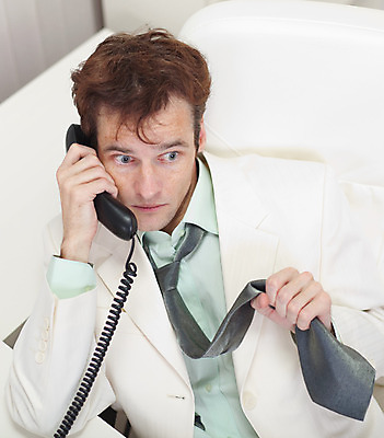 포토 JPG 해외이미지 백인 1 남자 사업가 넥타이 직장 한명 사람 정장 성인 가로 사무실 놀람 회색 흰색 비즈니스맨 종업원 묘사 심각 해외202004 해외포토 서양인 직업 잡화 옷 감정 컬러 컨셉 회사 비즈니스 표정 직장인 파일형식 이미지허브