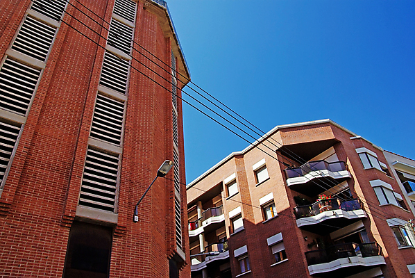 포토 JPG 해외이미지 디자인 외관 건축양식 창문 유리 하늘 새로움 아파트 주택 사람없음 야외 건물 여름 파란색 도시풍경 블록 발코니 흰색 도시 센터 스페인 재산 우아함 큼 맨션 투자 타운 대출 개발 스페인어 진짜 스타일 해외202004 해외포토 건축물 계절 건축 유럽 컬러 컨셉 비즈니스 재질 풍경 금융 크기 파일형식 이미지허브