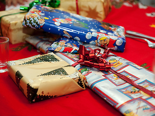 포토 JPG 해외이미지 전통 디자인 리본 종이 백그라운드 크리스마스 포장 휴가 새로움 창조 선물 사람없음 장식 빨간색 빛 쇼핑 상자 3D 쌓기 축제 놀람 축하 인사 생일 그룹 변화 황금 12월 오브젝트 주기 흙더미 포장소품 해외202004 해외포토 기념일 감정 컬러 컨셉 모션 표정 흙 예절 날짜 디지털합성 포장재료 파일형식 더미 이미지허브