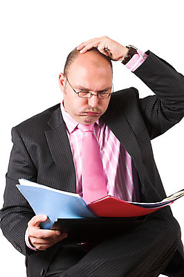 포토 JPG 해외이미지 백인 응시 남자 유럽 안경 얼굴 사업가 통계 성공 넥타이 스트레스 한명 사람 앉기 정장 성인 쪽지 공책 표현 비즈니스맨 스마트 분석 고민 걱정 흰배경 상담 경영자 파일 폴더 대머리 고립 탈모 트러블 혼란 해외202004 해외포토 서양인 직업 1 헤어스타일 시선 잡화 옷 감정 나라 백그라운드 컨셉 비즈니스 모션 문구용품 신체부위 흰색 직장인 리더 증상 파일형식 이미지허브