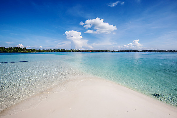 포토 JPG 해외이미지 구름 계절 모래 파도 바다 섬 여행 백그라운드 자연 하늘 날씨 휴가 휴식 풍경 사람없음 야외 물 여름 파란색 컬러풀 햇빛 태양 노란색 평화 우주 맑음 꿈 흰색 죽음 뜨거움 휴양지 장면 내추럴 파라다이스 수평선 해외202004 해외포토 자연요소 컬러 컨셉 장소 생태계 파일형식 이미지허브