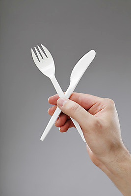포토 JPG 해외이미지 식기 손 포크 사람없음 흰색 잡기 칼 일회용 플라스틱 오브젝트 해외202004 해외포토 컬러 모션 재질 신체부위 파일형식 이미지허브