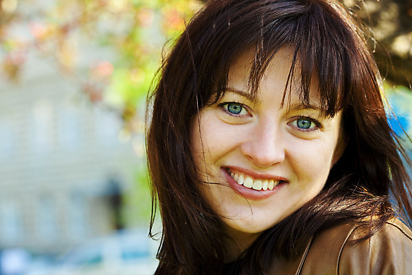 포토 JPG 해외이미지 모델 1 여자 행복 얼굴 데이트 자연 사랑 한명 웃음 사람 성인 야외 초록색 파란색 햇빛 유행 우주 흰색 열정 사방 유일 표현성 해외202004 해외포토 감정 컬러 표정 신체부위 태양 생태계 파일형식 이미지허브