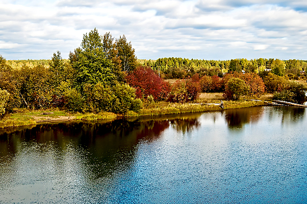 포토 JPG 해외이미지 나무 식물 구름 계절 물결 백그라운드 잎 자연 하늘 표면 사람없음 야외 가로 빨간색 초록색 물 파란색 빛 강 컬러풀 햇빛 반사 노란색 환경 맑음 젖음 가을 흰색 유기농 질감 해외202004 해외포토 자연요소 웰빙 컬러 날씨 태양 생태계 파일형식 이미지허브