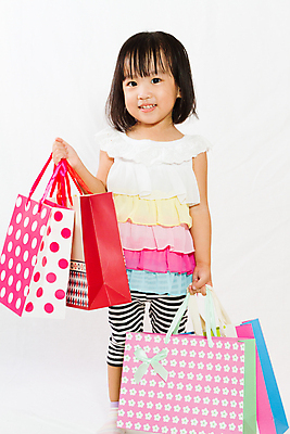 포토 JPG 해외이미지 라이프스타일 여자 행복 어린이 컨셉 가방 휴가 선물 한명 사람 동양인 쇼핑 유행 세일 중국 기쁨 잡기 시장 구매 작음 고객 적재 고립 천진난만 해외202004 해외포토 1 잡화 감정 아시아 모션 인종 생활 크기 파일형식 이미지허브