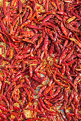 포토 JPG 해외이미지 식물 문화 음식 조각 백그라운드 채소 재료 자연 고추 파프리카 건조 건강 요리 사람없음 가로 빨간색 세로 뜨거움 양념 그룹 맛 자르기 먹기 향신료 묘사 오브젝트 유기농 매움 날것 향료 후추 칠레 흙더미 고립 생식 숙성 채식주의자 많음 해외202004 해외포토 웰빙 컬러 컨셉 모션 흙 남아메리카 생태계 채식 향기 냄새 향미료 파일형식 더미 이미지허브