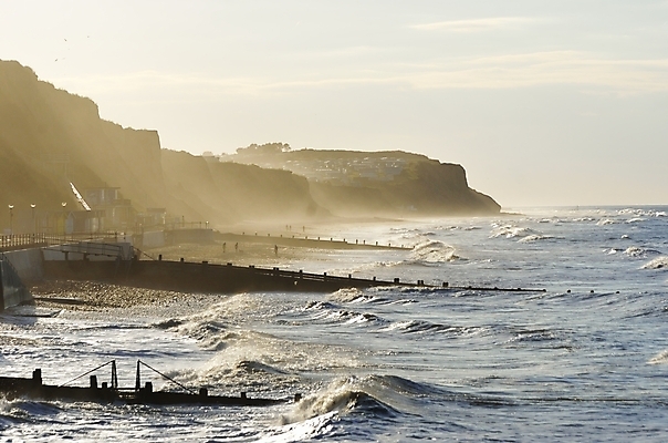 포토 JPG 해외이미지 전통 영어 유럽 모래 바다 여행 영국 잉글랜드 풍경 사람없음 건물 항구 산책로 거친 휴양지 타운 빅토리아 해외202004 해외포토 문자 건축물 나라 길 교통시설 장소 도시 파일형식 이미지허브