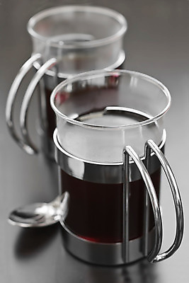 포토 JPG 해외이미지 커피 음료 음식 유리 탁자 아침 사람없음 컵 갈색 숟가락 검은색 어둠 카페 에너지 머그컵 뜨거움 투명 아침식사 크림 철강 카페인 해외202004 해외포토 주간 식기 컬러 가구 재질 수저 상점 식사 파일형식 이미지허브