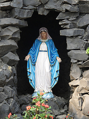 포토 JPG 해외이미지 아이콘 아시아 기독교 종교 엄마 사랑 사람없음 평화 기도 영혼 축복 가난 인도인 상패 언니 숭배 신앙심 안뜰 옛날 자선단체 해외202004 해외포토 외국인 감정 나라 컨셉 가족 동양인 그룹 상_우승 자매 자선 파일형식 이미지허브