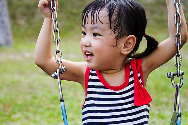 포토 JPG 해외이미지 공원 여자 행복 어린이 포즈 의자 장난 놀이 휴식 한명 사람 동양인 야외 중국 유치원 활발 기쁨 놀이터 그네 긍정 쉬는시간 걸음마 해외202004 해외포토 1 공공시설 교육 감정 아시아 가구 컨셉 모션 인종 파일형식 이미지허브