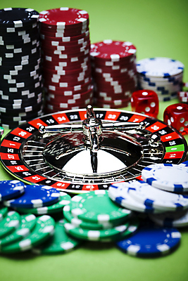 포토 JPG 해외이미지 실내 사람없음 쌓기 포커칩 도박 카지노 주사위 룰렛 겜블 초록배경 해외202004 해외포토 백그라운드 모션 내부 초록색 게임 포커 파일형식 이미지허브