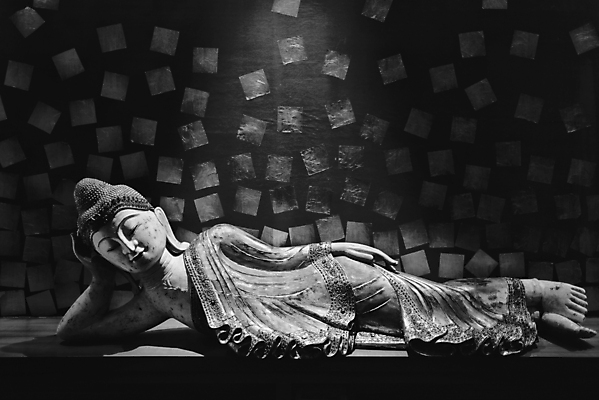 포토 JPG 해외이미지 아시아 종교 문화 얼굴 선 조각 포즈 백그라운드 불교 태국 미술 사람 동양인 사람없음 내부 목재 장식 빛 조각상 평화 골동품 기도 사찰 영혼 황금 집중 명상 신성 내추럴 고립 숭배 신앙심 해외202004 해외포토 나무 나라 컨셉 재료 종교건축 문화예술 인종 신체부위 조형물 파일형식 이미지허브