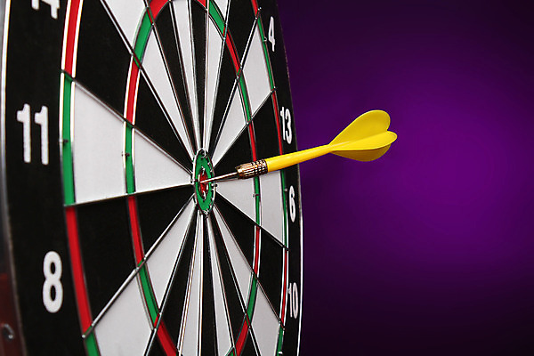 포토 JPG 해외이미지 1 스포츠 성공 화살 사람없음 노란색 게임 우승 원형 목표 방향 다트판 다트 조준 점수 강조 해외202004 해외포토 도형 컬러 컨셉 놀이 최고 파일형식 이미지허브