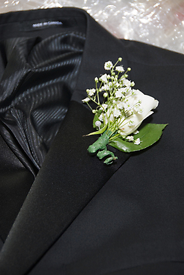 포토 JPG 해외이미지 결혼 결혼식 사랑 정장 턱시도 사람없음 장미 검은색 해외202004 해외포토 옷 꽃 감정 컬러 이벤트 파일형식 이미지허브