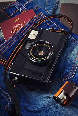 포토 JPG 해외이미지 직업 전통 디자인 여행 신체 유물 프레임 사람없음 카메라 금속 검은색 사진촬영 장비 수확 골동품 공구 청바지 역사 클래식 필름 향수 오브젝트 그림 복고 여권 과거 아날로그 셔터 구식 부정적 옛날 인기 조작 철강 회복 스타일 해외202004 해외포토 감정 컬러 컨셉 농업 바지 재질 전자제품 촬영 화장품 도구 파일형식 이미지허브