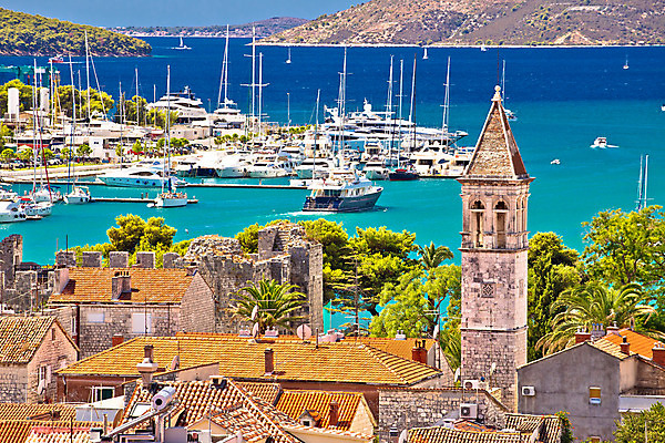 포토 JPG 해외이미지 전통 바다 섬 자연 하늘 산 주택 파노라마 손바닥 풍경 사람없음 건물 초록색 물 파란색 컬러풀 세계 교회 탑 항구 도시 소나무 만 보트 재산 땅 지중해 타운 크로아티아 스카이라인 옛날 해외202004 해외포토 자연요소 나무 건축물 손 유럽 컬러 배_교통 종교건축 교통시설 촬영기법 금융 생태계 파일형식 이미지허브