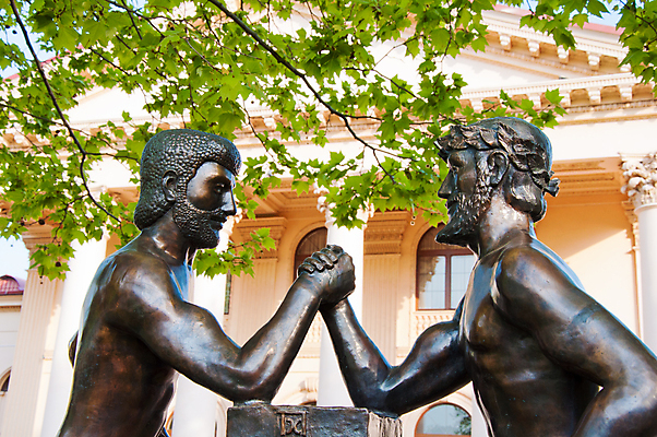 포토 JPG 해외이미지 손 남자 조각 패턴 건축양식 왕관 미술 사람 사람없음 장식 검은색 기둥 원형 역사 큼 박물관 청동 그리스인 천연기념물 바로크 철강 스타일 해외202004 해외포토 도형 서양인 건축 컬러 무늬 문화예술 신체부위 크기 파일형식 이미지허브