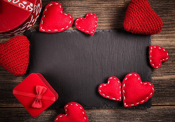 포토 JPG 해외이미지 프레임 발렌타인데이 사람없음 빨간색 선물상자 하이앵글 하트 뜨개질 오브젝트 반지케이스 카피스페이스 해외포토 모양 뷰포인트 컬러 데이이벤트 선물 취미 상자 공백 보관함 파일형식 이미지허브