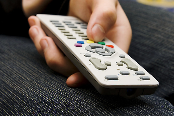 포토 JPG 해외이미지 백그라운드 손가락 버튼 열쇠 거리 사람없음 점프 텔레비전 회색 발표 멀리 제어 해외202004 해외포토 손 컬러 모션 전자제품 파일형식 이미지허브