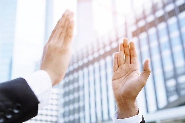 포토 JPG 해외이미지 백인 직업 남자 행복 백그라운드 2 회사 비즈니스 사업가 통신 자연 성공 노동자 함께함 관리 사랑 사람 정장 성인 사람없음 야외 건물 사무실 믿음 기쁨 흰색 업무 비즈니스맨 주기 5 환영 이익 승인 투자자 해외202004 해외포토 서양인 건축물 옷 감정 컬러 컨셉 모션 숫자 작업 직장인 생태계 투자 파일형식 이미지허브