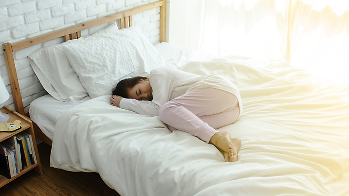 포토 JPG 해외이미지 손 여자 행복 베개 호텔 아침 휴식 주택 실내 따뜻함 사랑 한명 동양인 빛 평화 꿈 방 터치 추위 흰색 침대 신선 잠 최고 야간 시원함 담요 걱정 낮잠 부드러움 거짓말 취침시간 해외202004 해외포토 주간 자연요소 1 감정 컬러 가구 컨셉 침구 숙소 사람 인종 내부 건물 신체부위 감각 파일형식 이미지허브