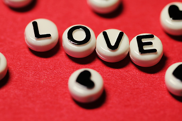 포토 JPG 해외이미지 모양 알파벳 꽃 행복 리본 종이 백그라운드 컨셉 텍스트 휴가 발렌타인데이 이야기 선물 사랑 사람없음 목재 빨간색 단어 상자 장미 갈색 우주 블록 수확 흰색 하트 마음 축하 인사 신용카드 메시지 작음 편지 심볼 큐브 사인 복고 옛날 해외202004 해외포토 나무 식물 문자 영어 감정 컬러 농업 재료 데이이벤트 금융 예절 크기 파일형식 이미지허브