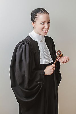 포토 JPG 해외이미지 직업 옷 여자 캐나다 비즈니스 성공 관리 한명 사람 정장 믿음 비즈니스우먼 망치 법 의사봉 법관 공정 공평 변호사 심각 해외202004 해외포토 1 감정 컨셉 북아메리카 공구 직장인 법률가 파일형식 이미지허브