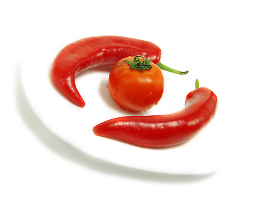 포토 JPG 해외이미지 식물 접시 음식 백그라운드 토마토 채소 재료 고추 파프리카 건강 사람없음 빨간색 초록색 빛 샐러드 젖음 추위 흰색 물방울 신선 뜨거움 우아함 맛 유기농 날것 후추 건강식 내추럴 고립 숙성 채식주의자 해외202004 해외포토 식기 웰빙 컬러 컨셉 향신료 채식 파일형식 이미지허브