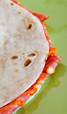 포토 JPG 해외이미지 전통 접시 음식 빵 치즈 샌드위치 요리 사람없음 주방 식사 저녁식사 이탈리아 샐러드 뜨거움 플랫 먹기 영양 롤 지역 레시피 덩어리 점심식사 법정 살라미 영양분 전문 해외202004 해외포토 식기 유럽 모션 유제품 파일형식 이미지허브