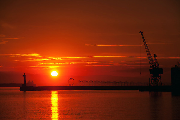 포토 JPG 해외이미지 구름 계절 실루엣 유럽 파도 바다 여행 백그라운드 오렌지 자연 하늘 추상 풍경 사람없음 야외 빨간색 물 빛 컬러풀 햇빛 태양 반사 일출 황혼 일몰 황금 야간 그리스 장면 수평선 해외202004 해외포토 자연요소 나라 컬러 무늬 과일 촬영기법 노을 생태계 파일형식 이미지허브