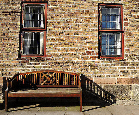 포토 JPG 해외이미지 1 공원 벽 가구 백그라운드 컨셉 벤치 의자 휴식 주택 앉기 사람없음 야외 내부 건물 목재 초록색 갈색 노란색 정원 방 골동품 흰색 램프 시간 기다림 클래식 은퇴 철 오브젝트 부식 싱글 안락의자 주말 리빙 옛날 스타일 해외202004 해외포토 나무 건축물 공공시설 컬러 생활용품 재료 모션 조명 파일형식 이미지허브