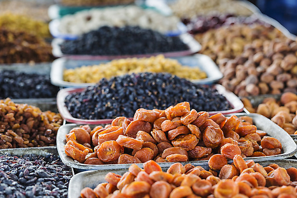 포토 JPG 해외이미지 음식 백그라운드 다이어트 오렌지 과일 비즈니스 재료 포도 건조 건강 요리 씨앗 사람없음 목재 상자 컬러풀 노란색 상점 식사 견과류 시장 인도인 먹기 향신료 질감 대추 건포도 바닐라 시나몬 채식주의자 캐슈넛 키르기스스탄 해외202004 해외포토 외국인 나무 식물 컬러 모션 동양인 채식 건과일 중앙아시아 향미료 파일형식 이미지허브