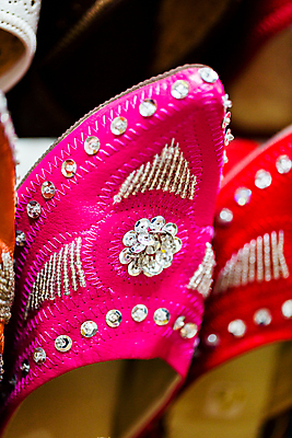 포토 JPG 해외이미지 전통 여자 문화 백그라운드 신발 패턴 슬리퍼 미술 사람없음 장식 컬러풀 유행 상점 활발 직물 쌍 변화 시장 고급 닫기 가죽 이슬람교 다발 질감 날카로움 자수 모로코 칠면조 멀티 양발 전국 핸드메이드 해외202004 해외포토 종교 컬러 컨셉 무늬 모션 아프리카 조류 문화예술 사람 파일형식 이미지허브