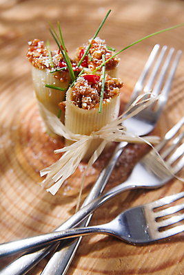 포토 JPG 해외이미지 리본 포크 실내 사람없음 이탈리아음식 묶기 나무배경 해외202004 카넬로니 해외포토 식기 백그라운드 모션 파스타 서양음식 내부 파일형식 이미지허브