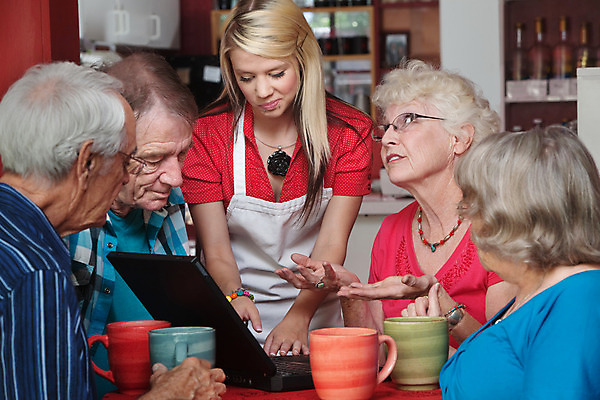 포토 JPG 해외이미지 백인 여자 노년 남자 유럽 커피 음료 인터넷 실내 사람 여러명 성인 컵 노트북 컴퓨터 식당 우정 카페 머그컵 흰색 표현 도움 그룹 연결 웨이트리스 종업원 와이파이 5 문제 서버 어려움 옛날 해외202004 해외포토 서양인 직업 식기 나라 컬러 다수 컨셉 내부 친구 전자제품 숫자 상점 무선인터넷 파일형식 이미지허브
