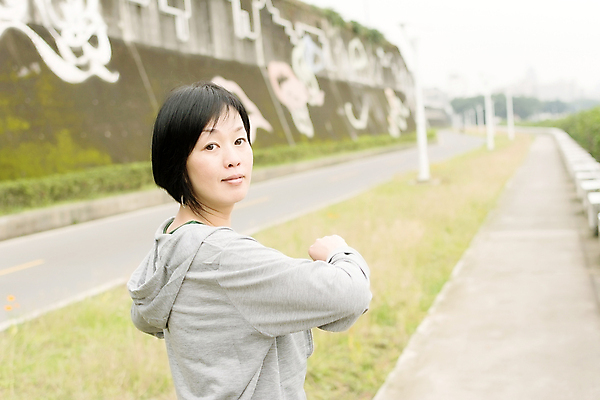 포토 JPG 해외이미지 주간 1 라이프스타일 응시 공원 여자 아시아 스포츠 40대 포즈 신체 휴식 한국 건강 한명 사람 동양인 야외 30대 운동복 운동 중국 활발 기차 유연 대만 싱글 체육관 동쪽 돌봄 해외202004 해외포토 자연요소 시선 옷 공공시설 나라 육상교통 중년 컨셉 모션 대중교통 인종 생활 장년 방향 파일형식 이미지허브