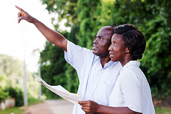 포토 JPG 해외이미지 라이프스타일 손 커플 행복 도로 여행 손가락 가족 자연 휴가 사랑 사람 야외 두명 친구 산책 하이킹 가리킴 보여주기 해외202004 해외포토 감정 길 관계 교통시설 모션 레저 휴식 손짓 생활 신체부위 생태계 파일형식 이미지허브