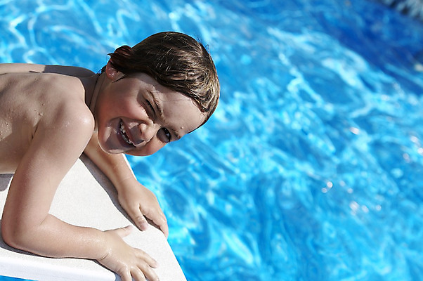 포토 JPG 해외이미지 행복 아들 얼굴 어린이 한명 미소 웃음 소년 물 여름 파란색 머리 수영 기쁨 표현 결백 남동생 천진난만 해외202004 해외포토 자연요소 1 계절 남자 감정 컬러 컨셉 가족 표정 사람 신체부위 수상스포츠 동생 파일형식 이미지허브