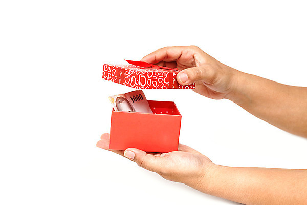 포토 JPG 해외이미지 손 리본 클리핑패스 크리스마스 돈 휴가 발렌타인데이 선물 사랑 이벤트 사람없음 장식 빨간색 상자 반사 놀람 덮개 흰색 축하 잡기 생일 고급 활 주기 기회 고립 해외202004 해외포토 기념일 감정 컬러 컨셉 모션 데이이벤트 표정 신체부위 뚜껑 재산 파일형식 이미지허브