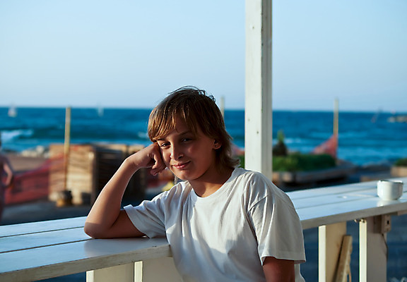 포토 JPG 해외이미지 백인 1 응시 남자 행복 감정 아들 어린이 음식 다이어트 감자 건강 한명 미소 사람 소년 옆모습 가로 청춘 머리 우주 카페 튀김 흰색 폐기물 자르기 굽기 먹기 속도 슛 토막 프랑스어 캡모자 해로움 해외202004 해외포토 서양인 문자 모자_잡화 시선 뷰포인트 컬러 컨셉 채소 가족 모션 표정 신체부위 상점 쓰레기 구이 파일형식 이미지허브