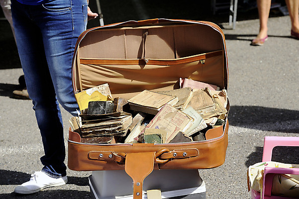포토 JPG 해외이미지 옷 유럽 길 가구 비즈니스 거리 선물 사람 사람없음 야외 장식 책 장난감 세일 상점 여행가방 프랑스 수확 골동품 시장 구매 상품 수집 오브젝트 무역 복고 매각 수집가 옛날 해외202004 해외포토 직업 나라 산업 생활용품 농업 가방 쇼핑 파일형식 이미지허브
